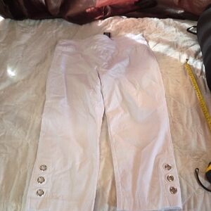 Zac & Rachel White Capris with Grommet Hem Small